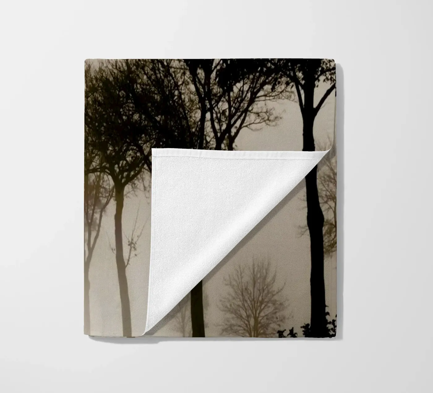 Brown Trees strandhanddoek van Monika Strigel