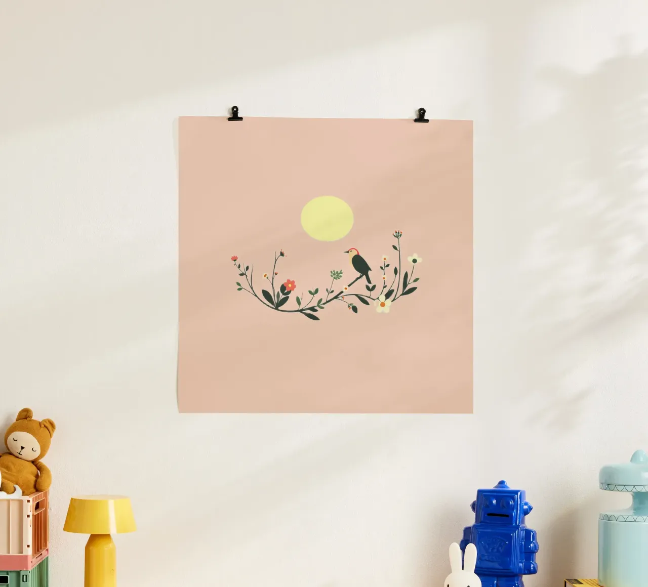 Un uccello colorato appollaiato tra fiori vivaci sotto il sole. poster con telaio in legno da DesignDoodle