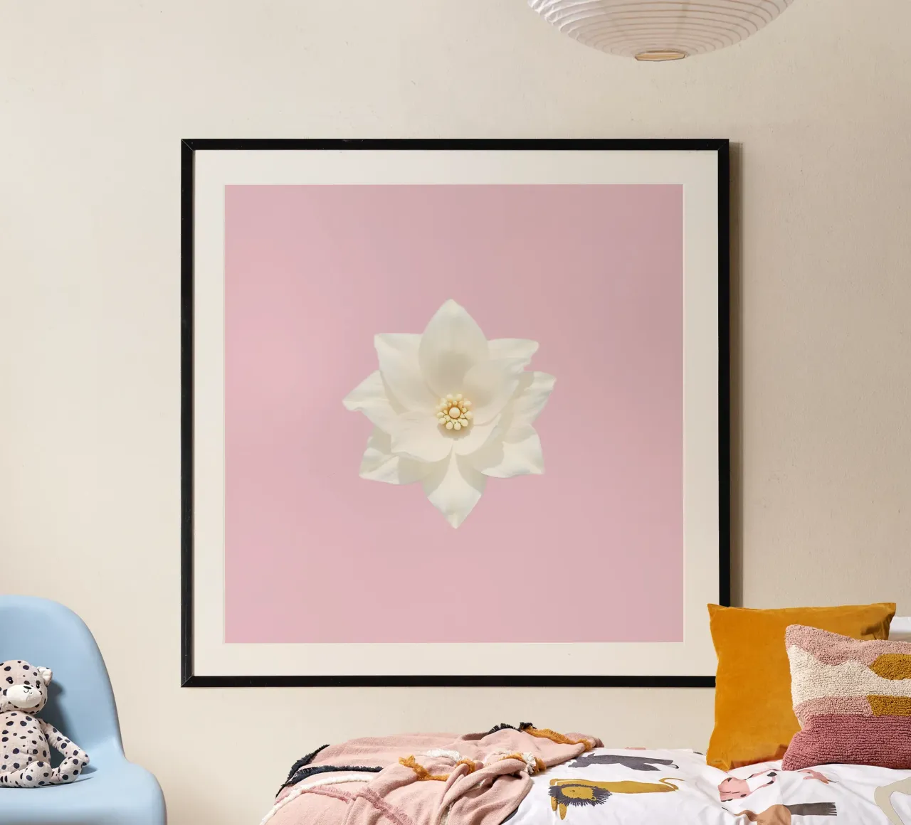 Delicato fiore bianco con petali intricati poster da DesignDoodle