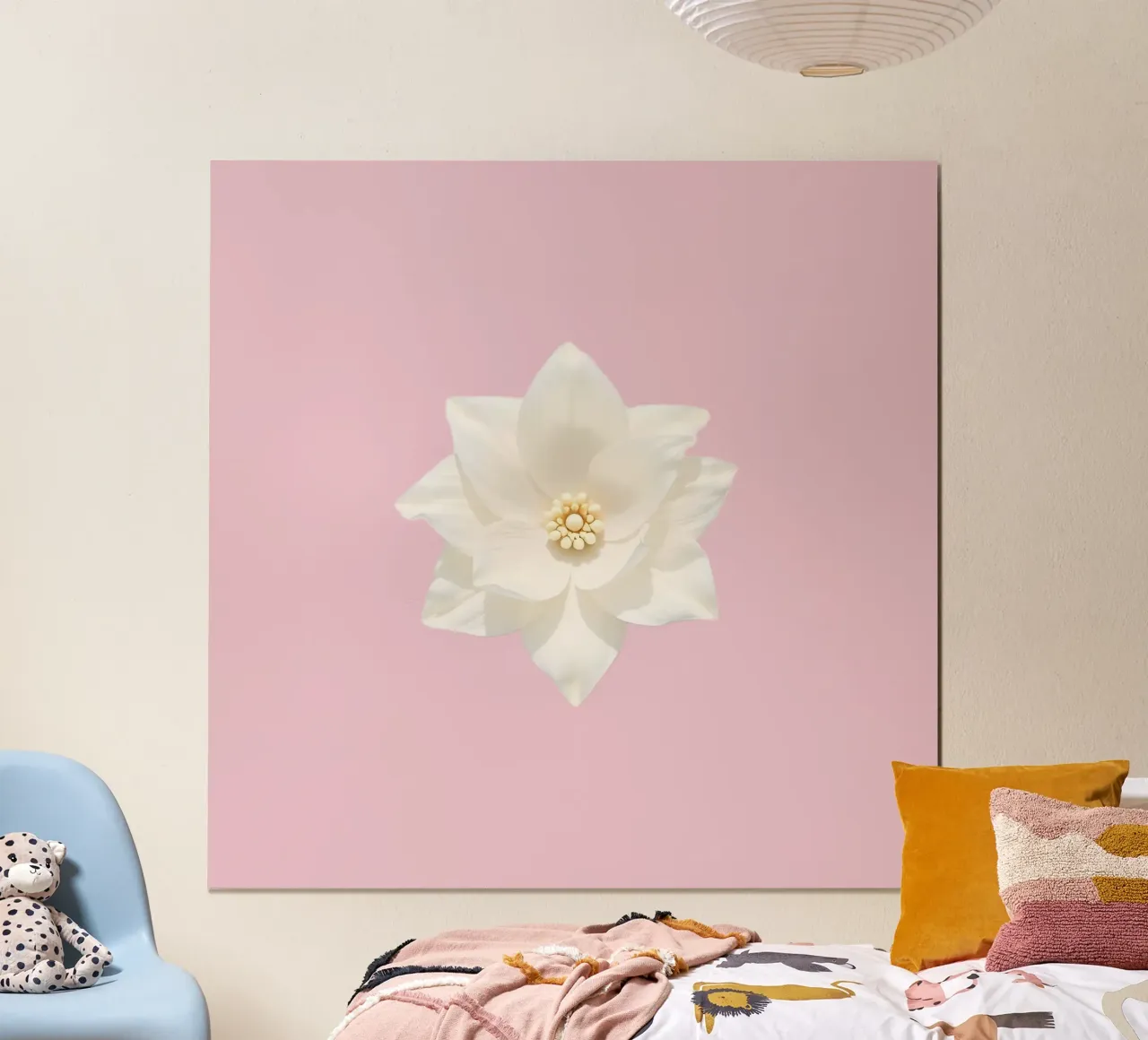 Delicato fiore bianco con petali intricati poster da DesignDoodle