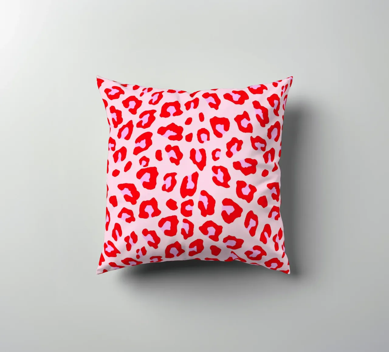 Stampa leopardata rossa e rosa cuscino da SilverPegasus