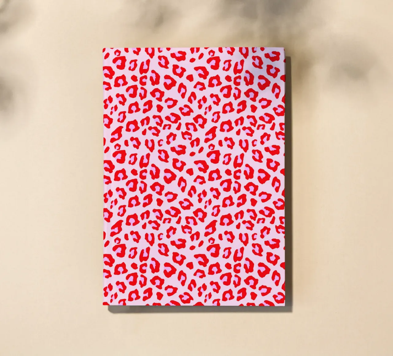 Leopardenmuster Rot und Rosa Notizbuch von SilverPegasus