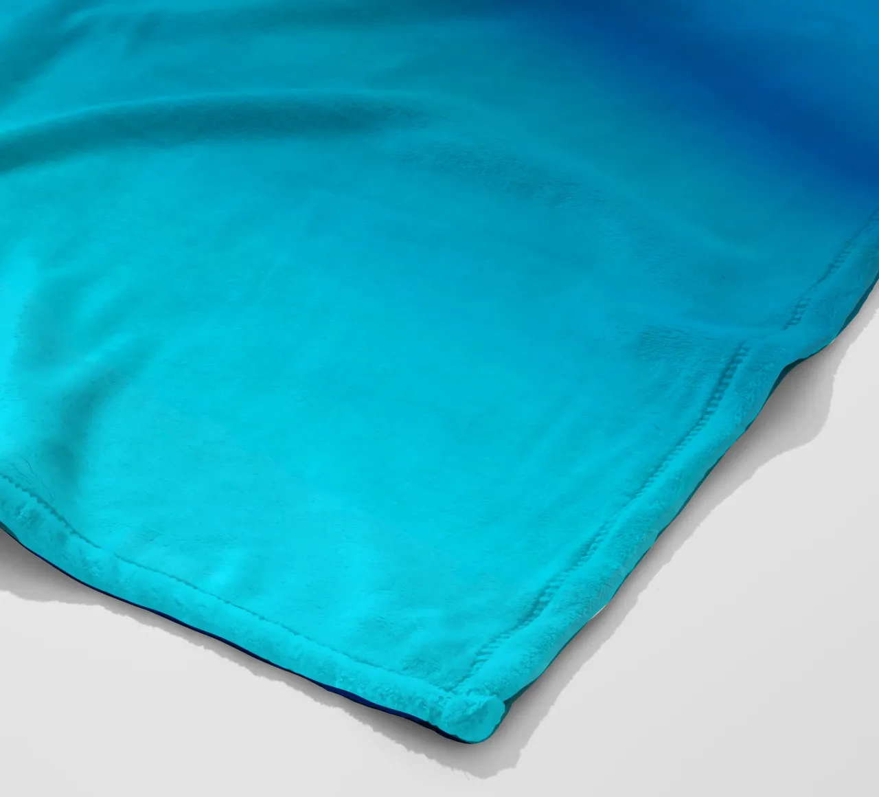 Gradiente oceano blu con onde delicate coperta in pile da PhotoVibe Decor