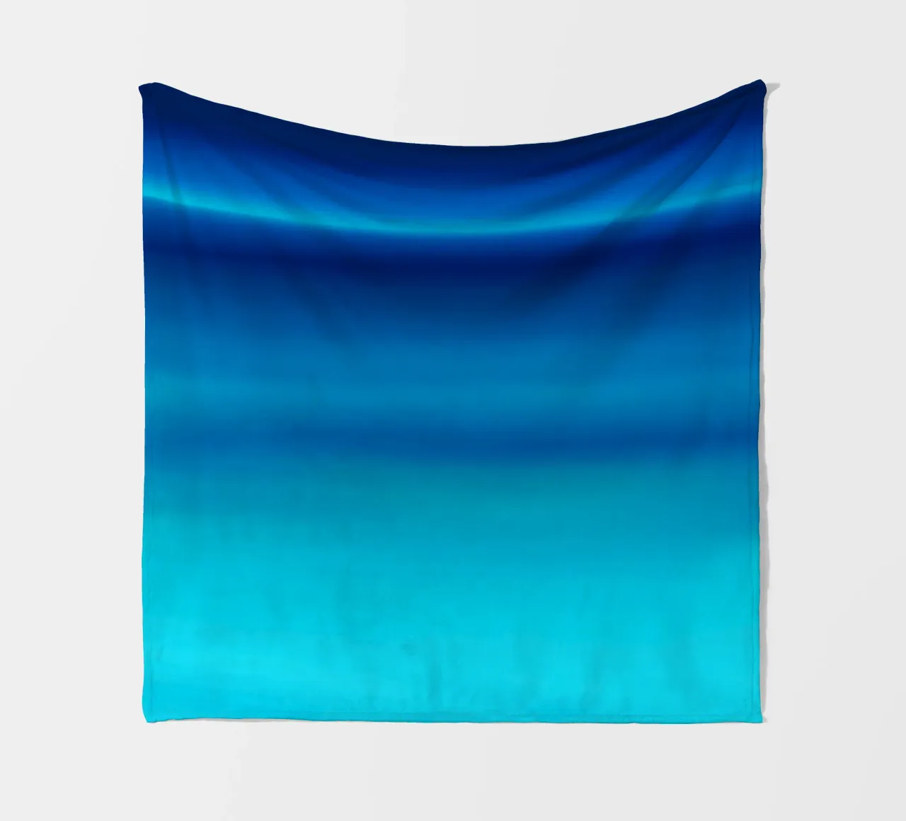 Gradiente oceano blu con onde delicate coperta in pile da PhotoVibe Decor