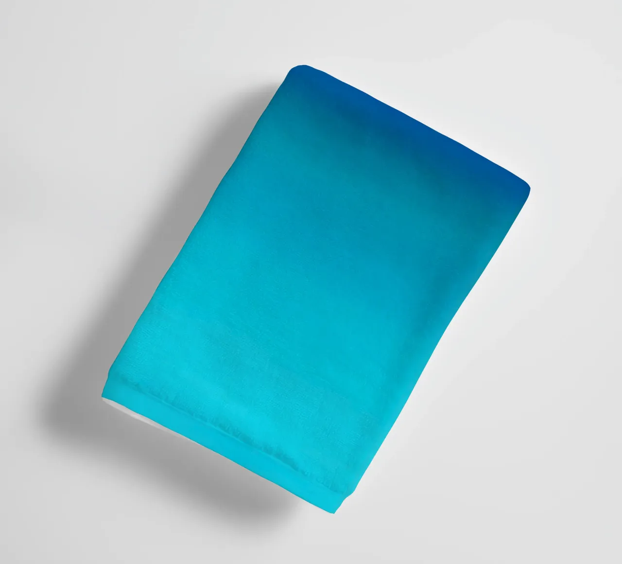 Gradiente oceano blu con onde delicate asciugamano da bagno da PhotoVibe Decor