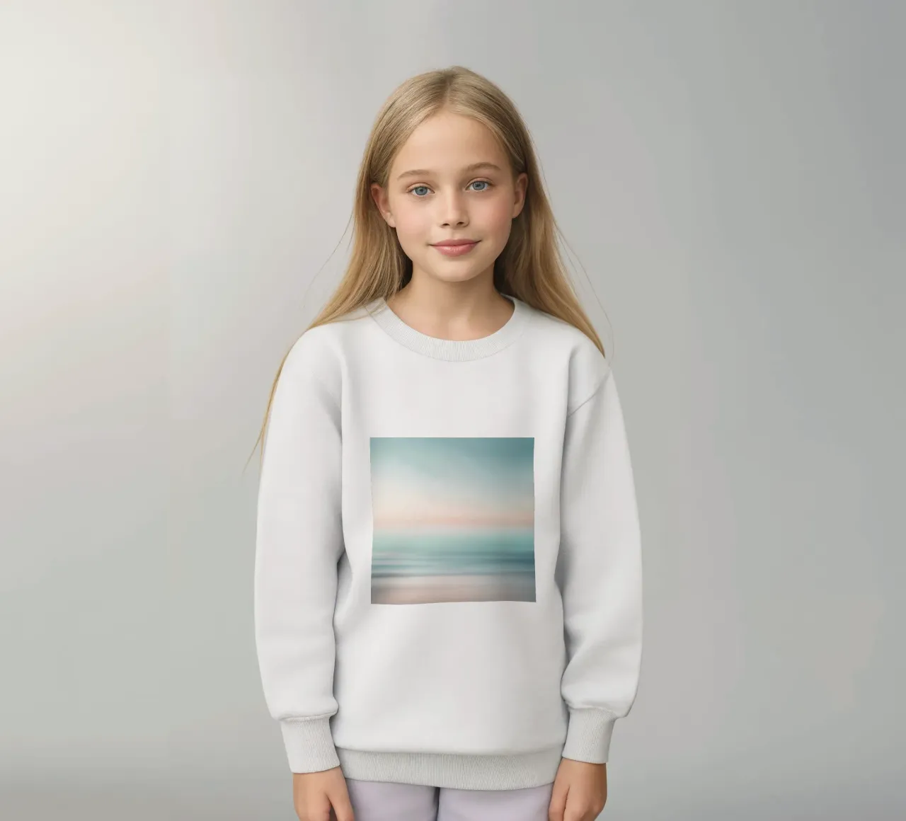Strati di oceano sfocati in un pallido tramonto felpa bambino da PhotoVibe Decor
