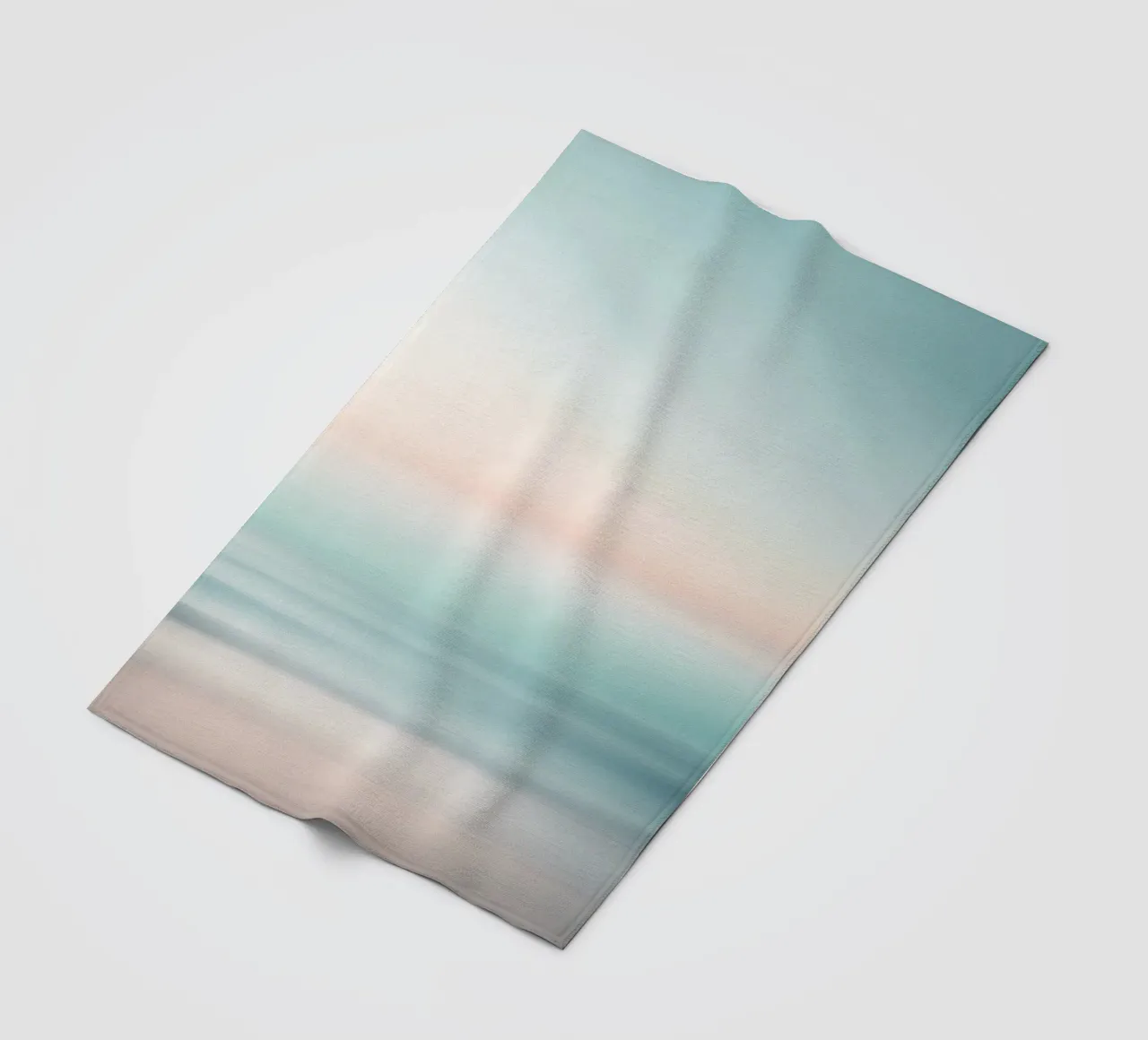 Strati di oceano sfocati in un pallido tramonto coperta in pile da PhotoVibe Decor
