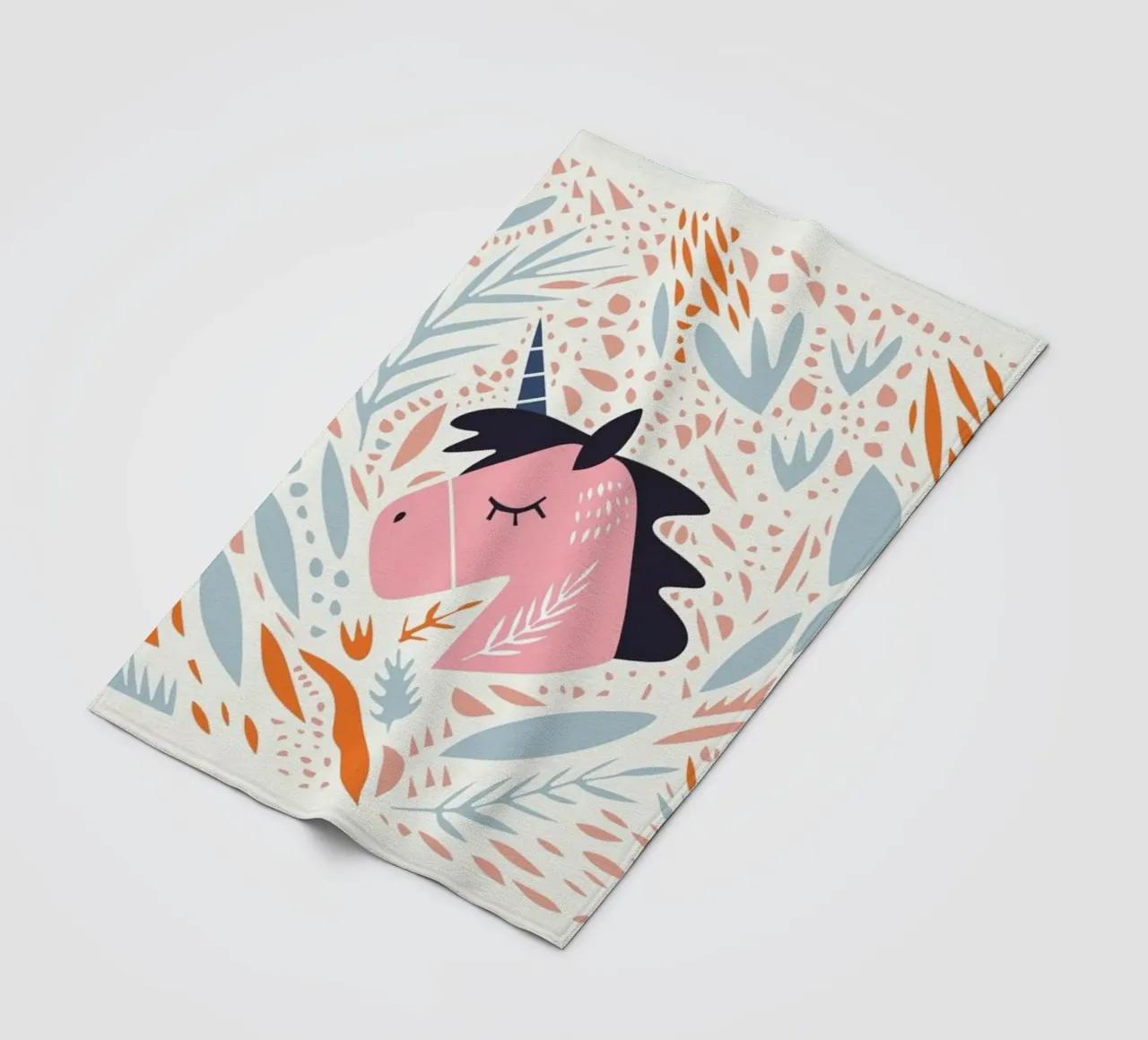 Unicorn in Nature coperta in pile da Little Flourishes