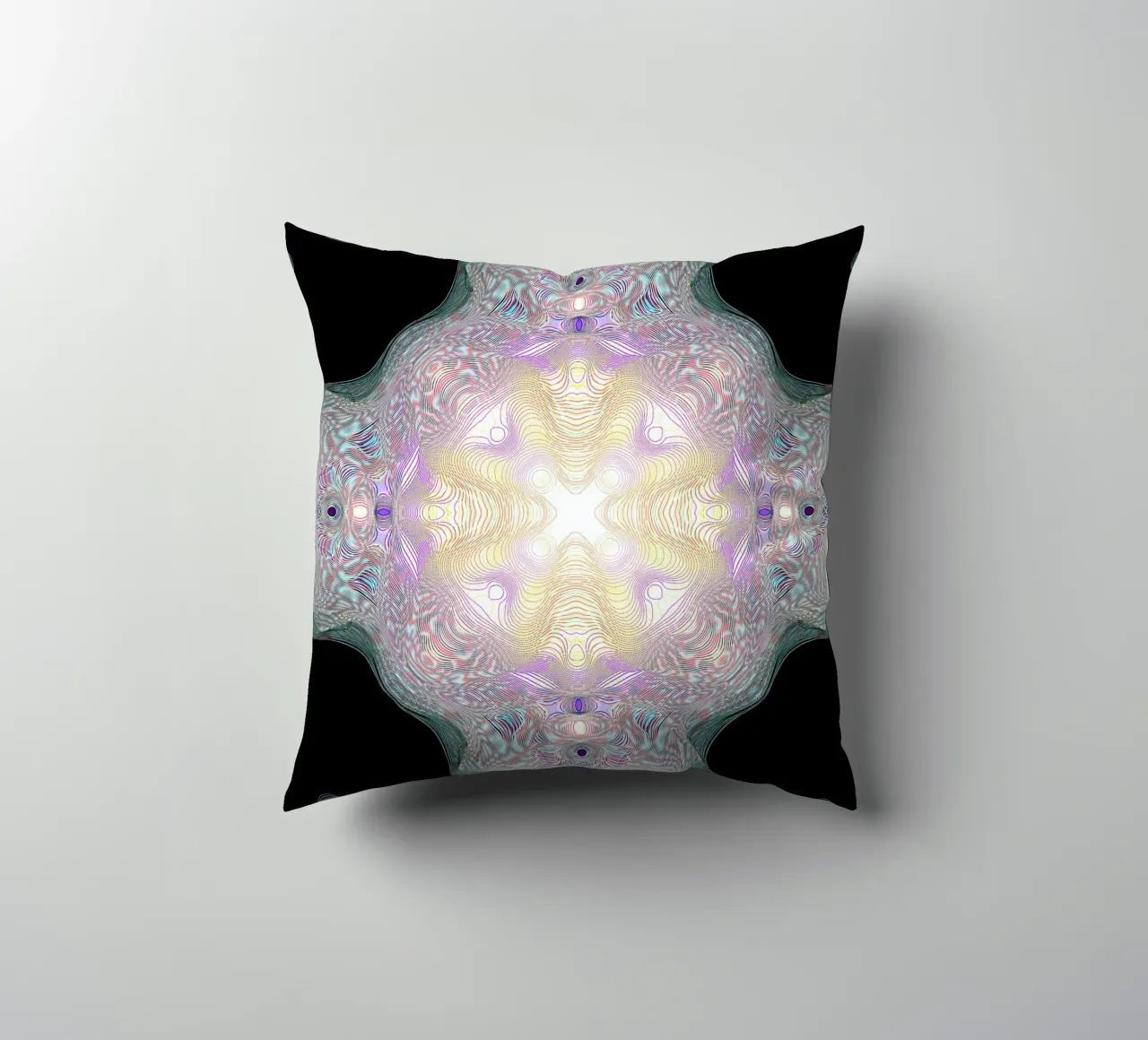 Croix lumineuse jaune/violet sur fond noir coussin de Gürsel Yesil Digital Art