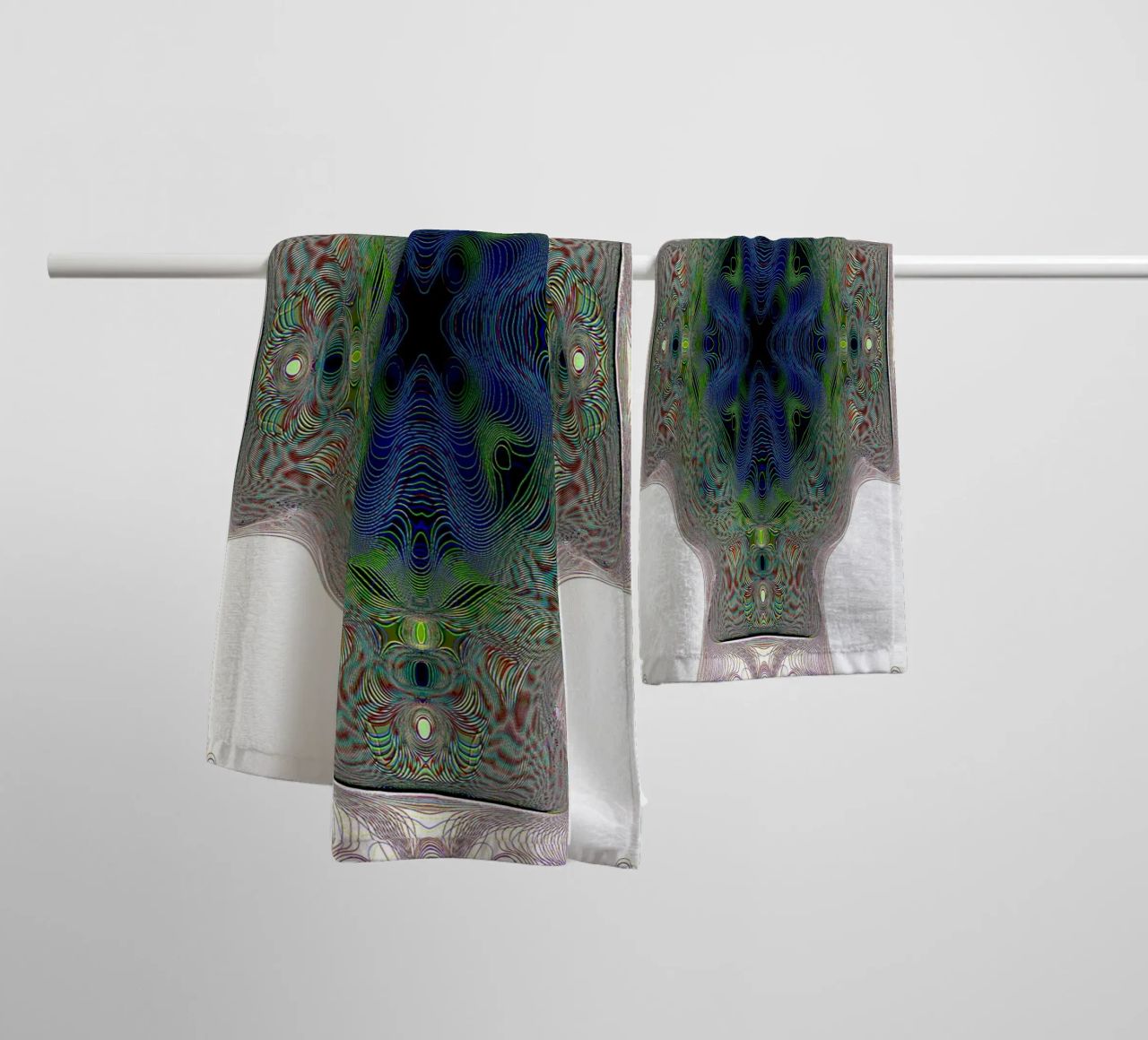 Kruis in blauw met een groene rand op een witte achtergrond badhanddoek van Gürsel Yesil Digital Art