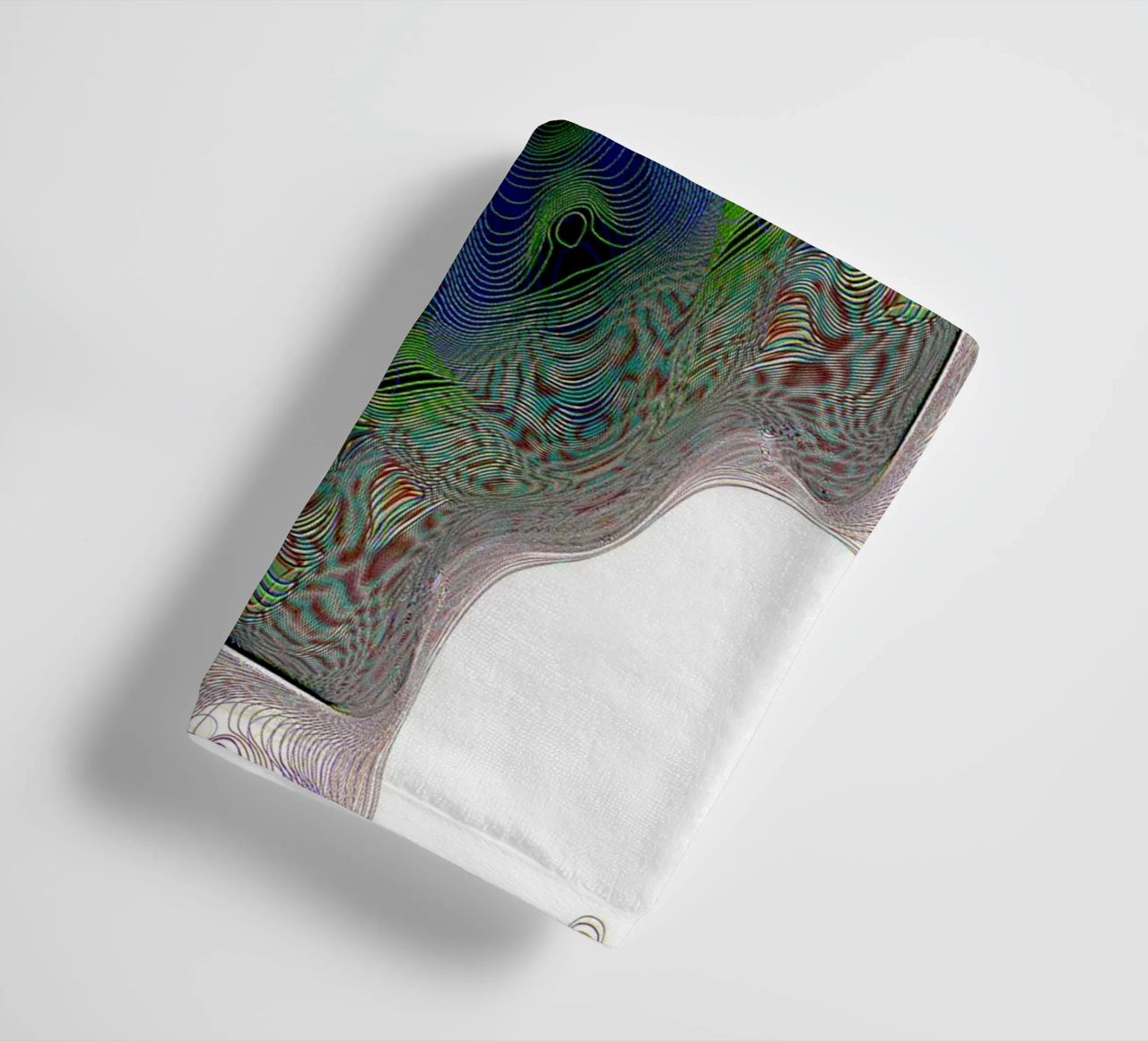 Kruis in blauw met een groene rand op een witte achtergrond badhanddoek van Gürsel Yesil Digital Art
