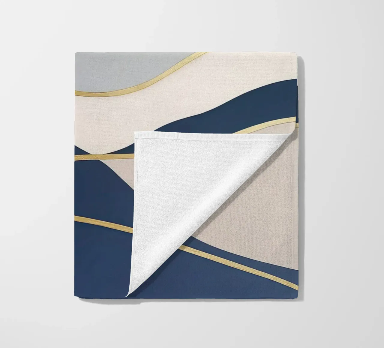 Goud omzoomde abstracte heuvels in zachte tinten strandhanddoek van Artbyvo