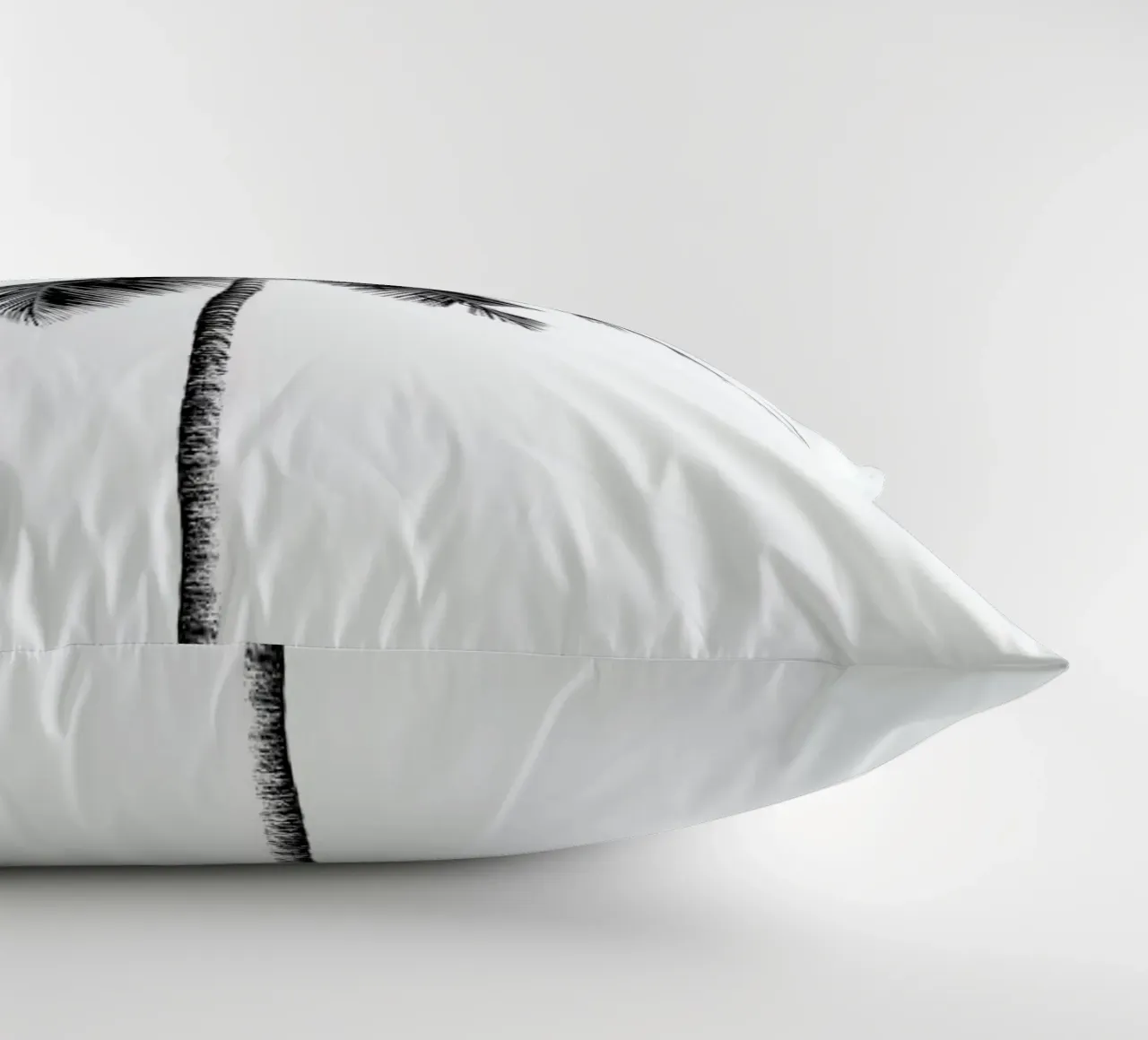 Palm Tree By The Beach 2 cuscino da Victoria Frost