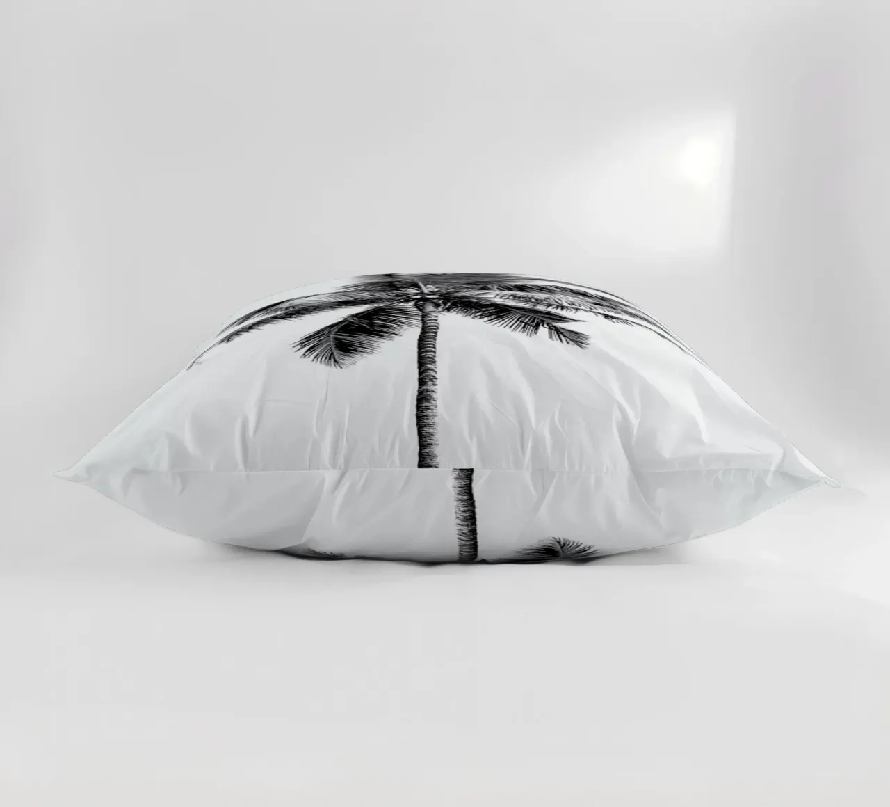 Palm Tree By The Beach 2 cuscino da Victoria Frost