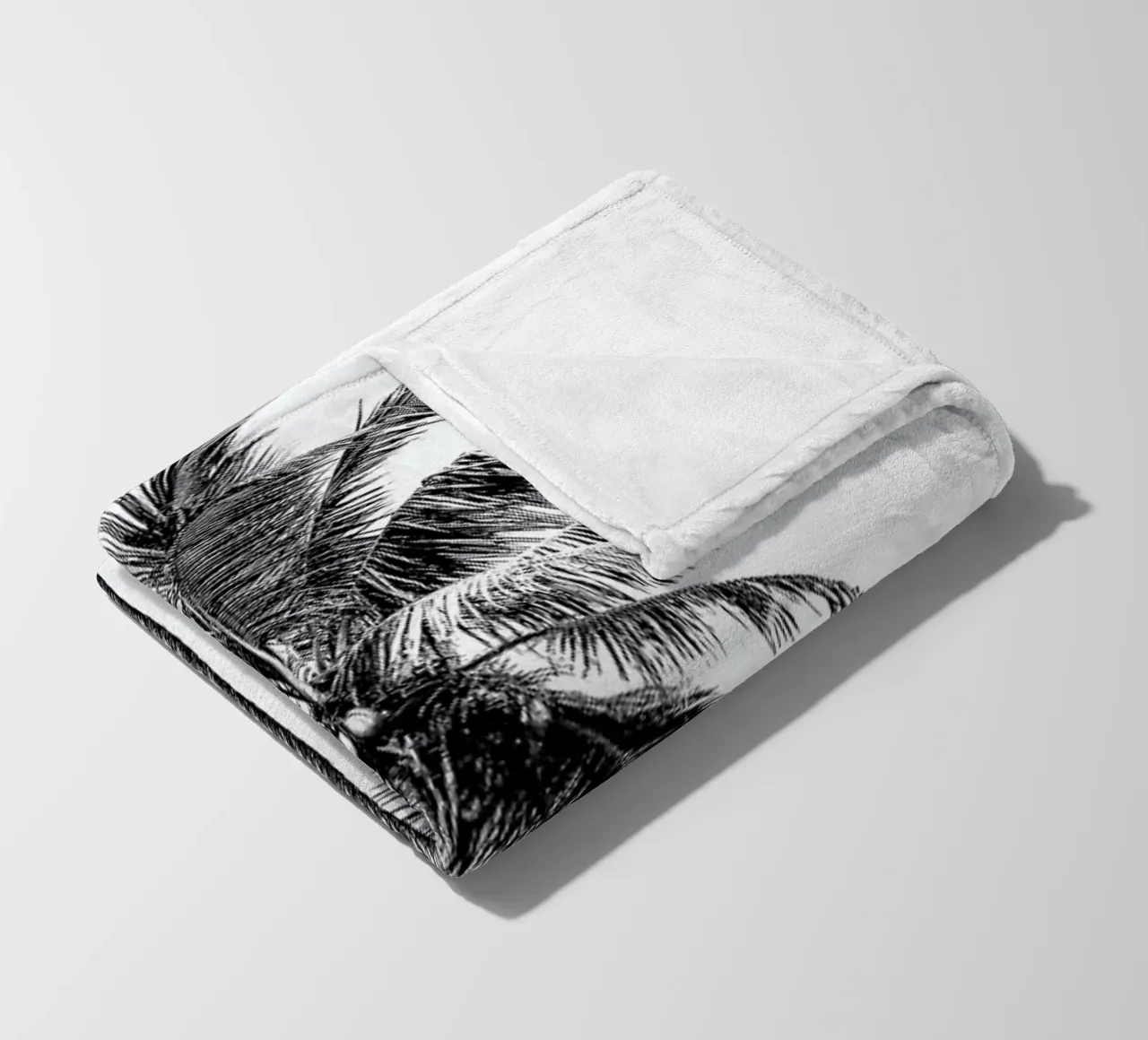 Palm Tree By The Beach 2 coperta in pile da Victoria Frost