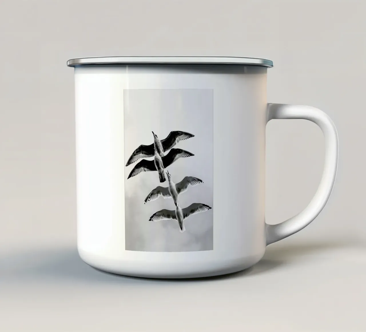Soaring Seagulls taza de esmalte de Babett Schultze