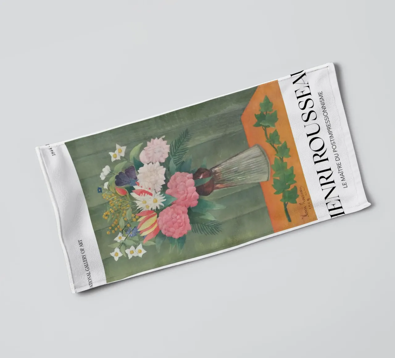 Henri Rousseau Natura morta floreale post-impressionista asciugamano da bagno da NorwesClub