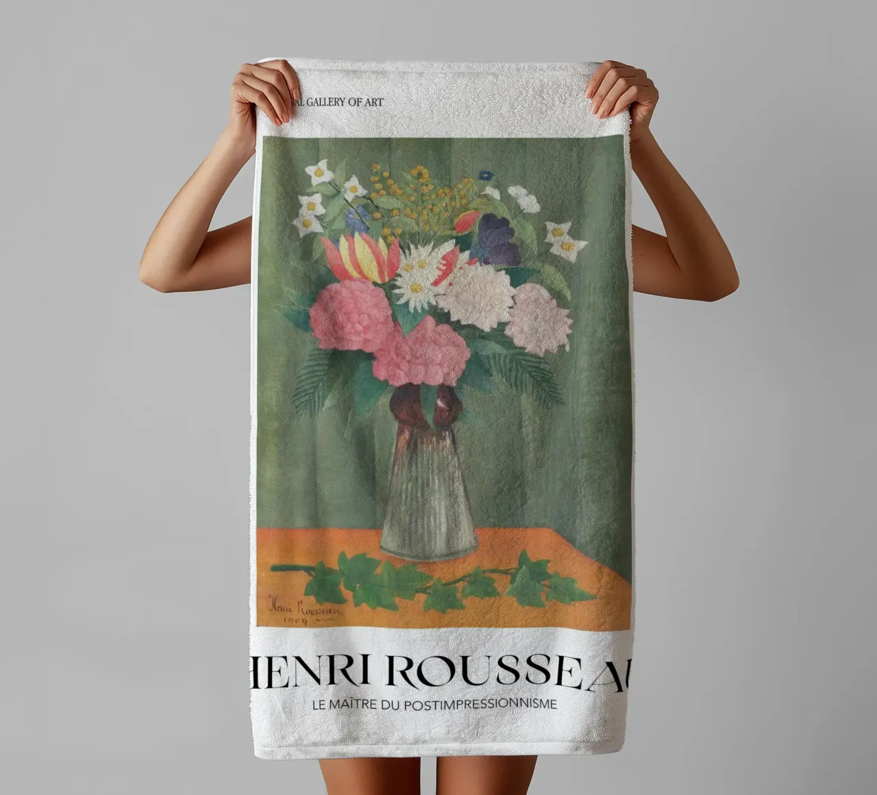 Henri Rousseau Natura morta floreale post-impressionista asciugamano da bagno da NorwesClub