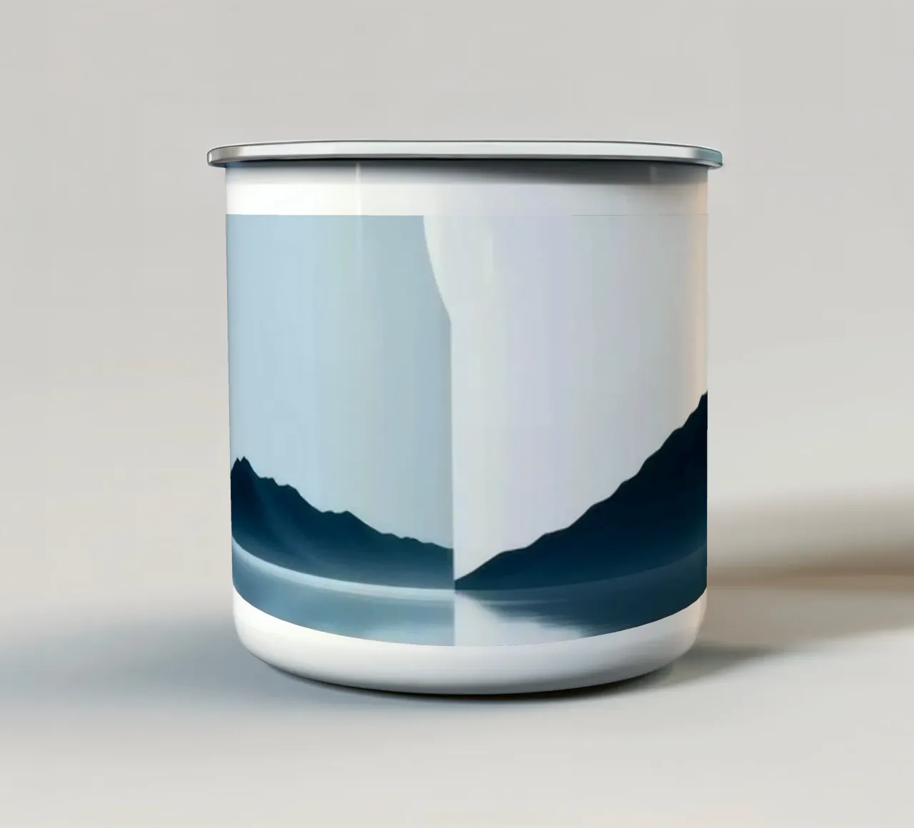 Tranquillo paesaggio bicolore con acqua riflettente tazza in smalto da DesignDoodle