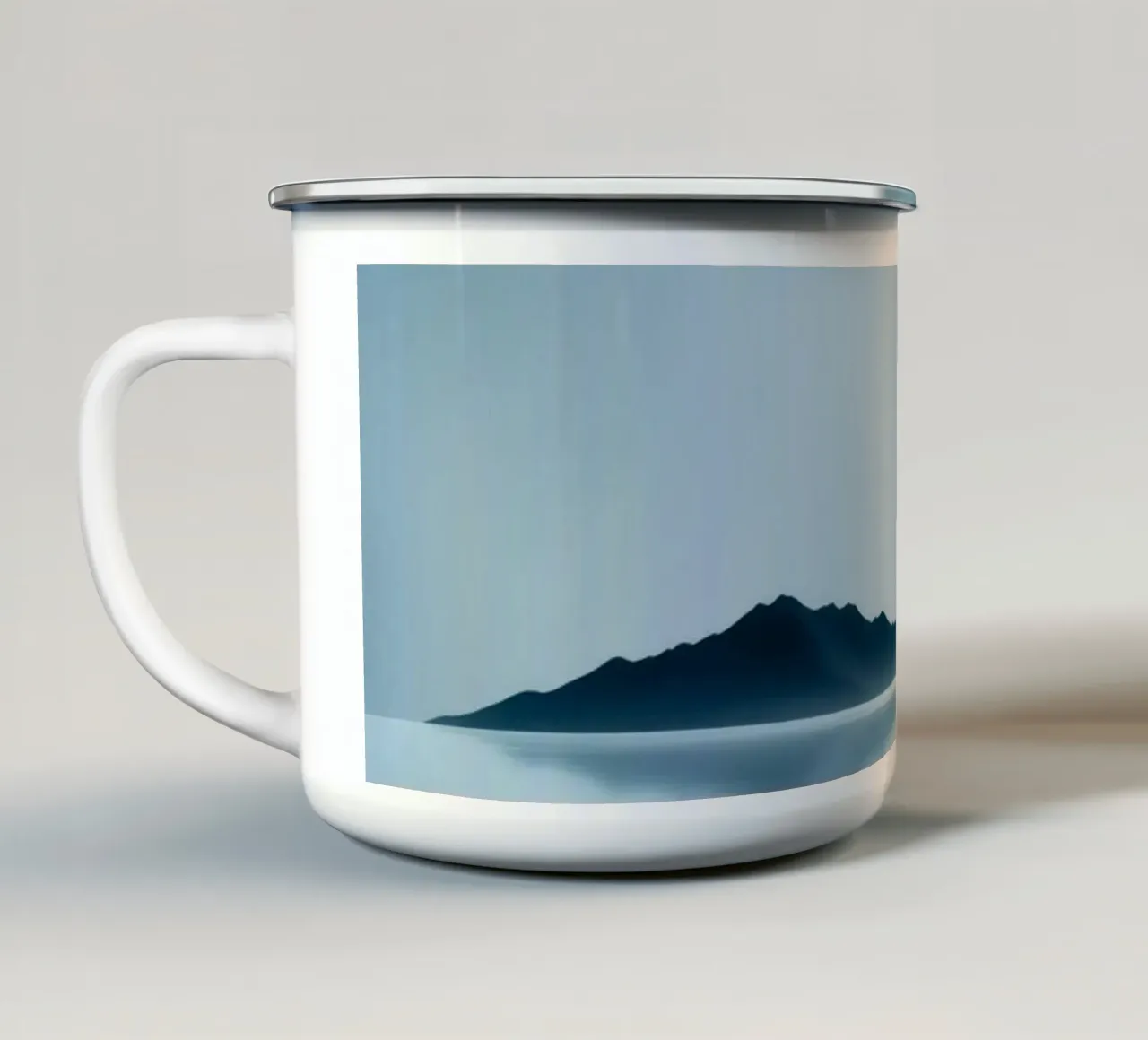 Tranquillo paesaggio bicolore con acqua riflettente tazza in smalto da DesignDoodle
