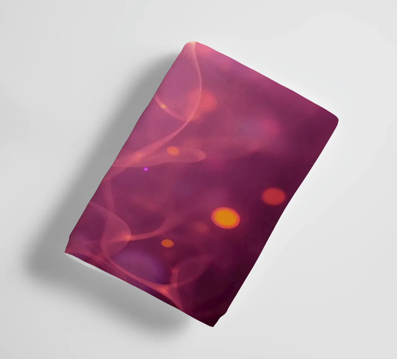 abstrait avec des motifs lumineux et des couleurs douces serviette de bain de DesignDoodle