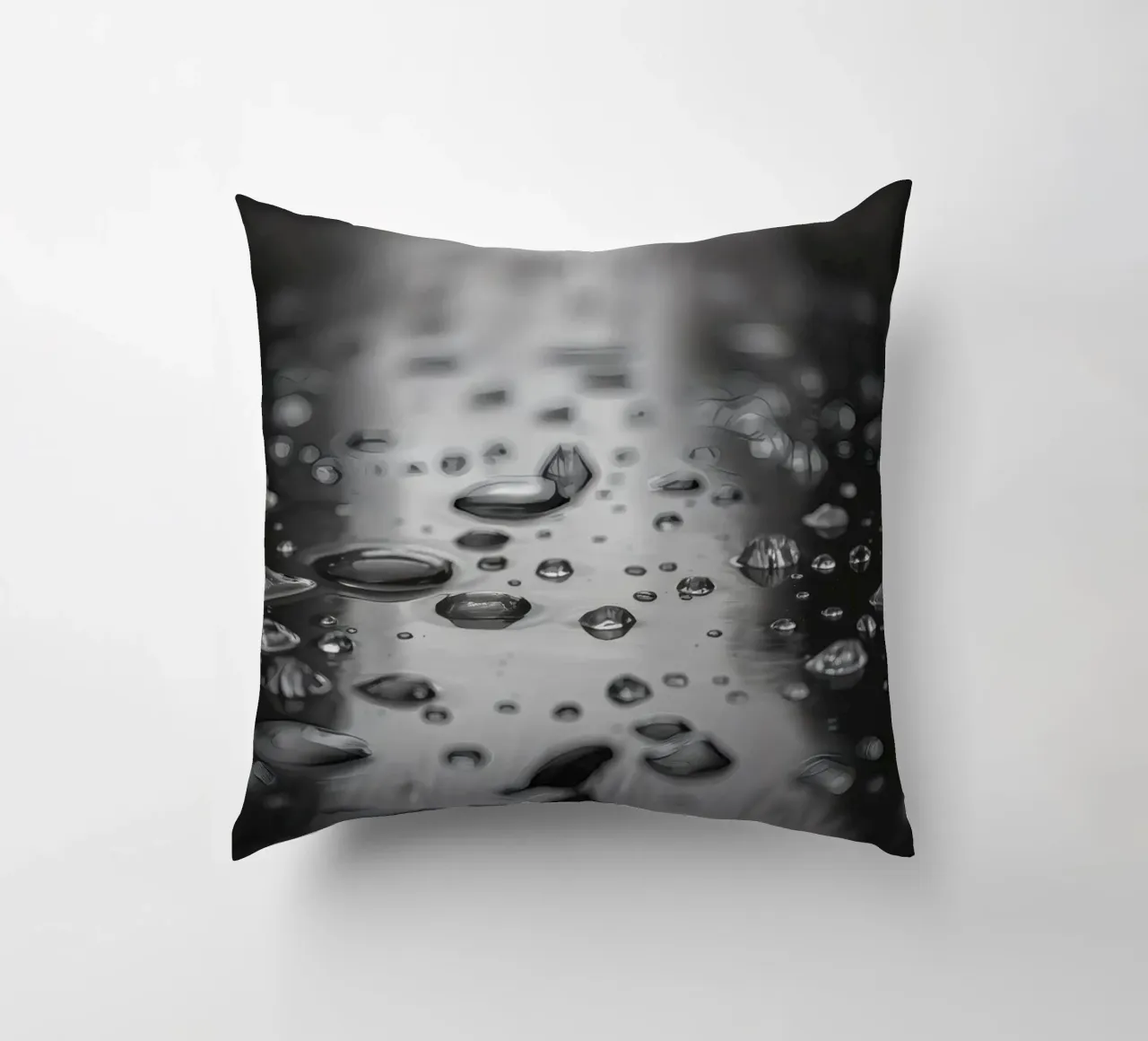 Gocce di pioggia che creano riflessi su una superficie bagnata cuscino da DesignDoodle