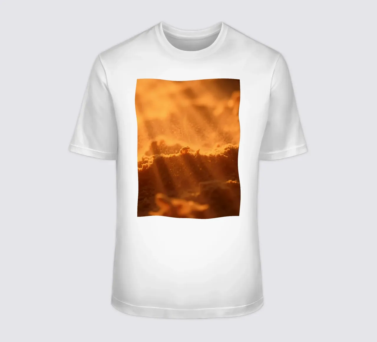 Struttura sabbiosa illuminata da una luce soffusa che crea una sensazione di calore t-shirt da DesignDoodle