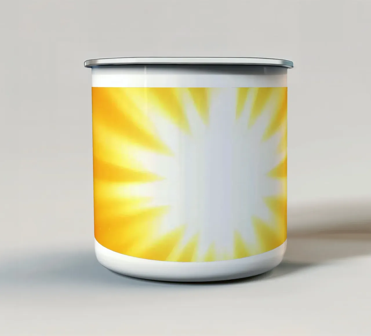 La luce del sole irradia attraverso sottili particelle di polvere. tazza in smalto da DesignDoodle