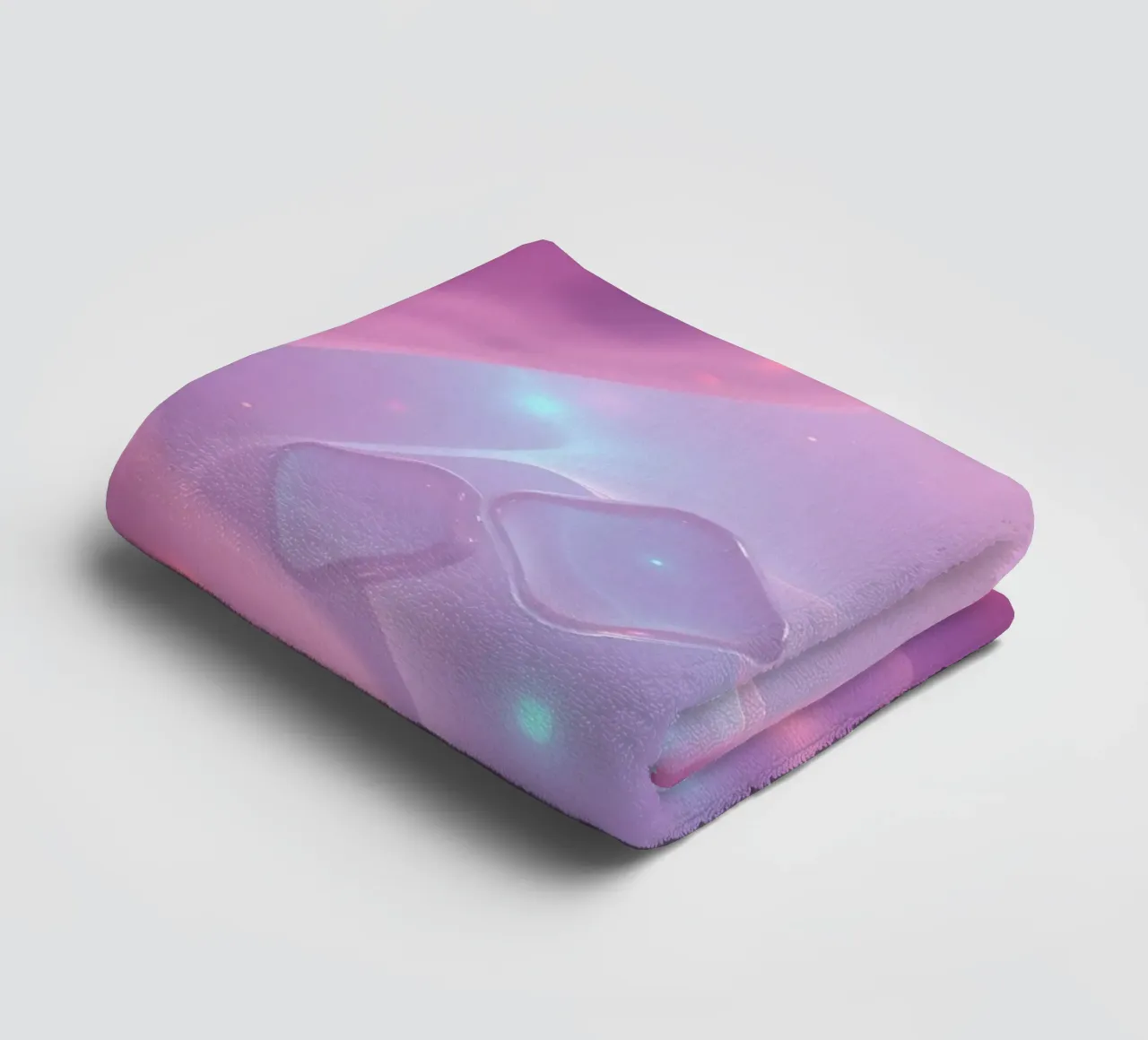 toni tenui di rosa e viola con elementi luminosi asciugamano da bagno da DesignDoodle