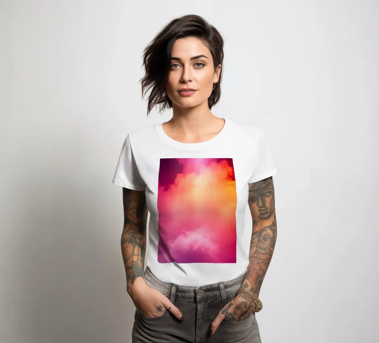 fond abstrait de nuages avec des couleurs dégradées et douces t-shirt ajusté pour femmes de DesignDoodle