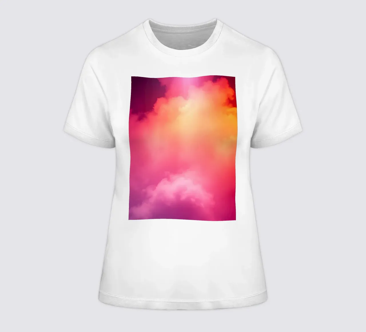 fond abstrait de nuages avec des couleurs dégradées et douces t-shirt ajusté pour femmes de DesignDoodle