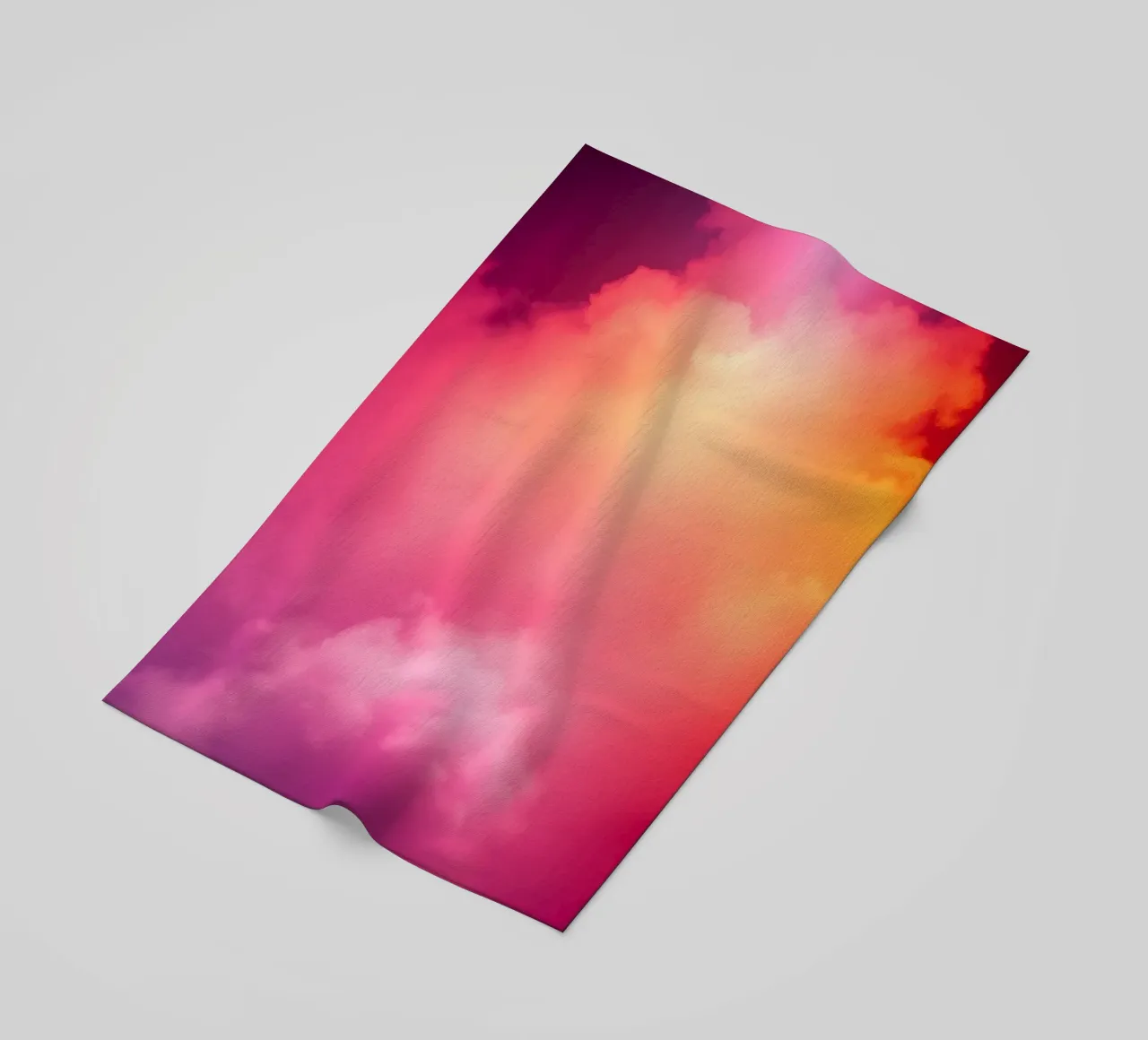 fond abstrait de nuages avec des couleurs dégradées et douces serviette de plage de DesignDoodle