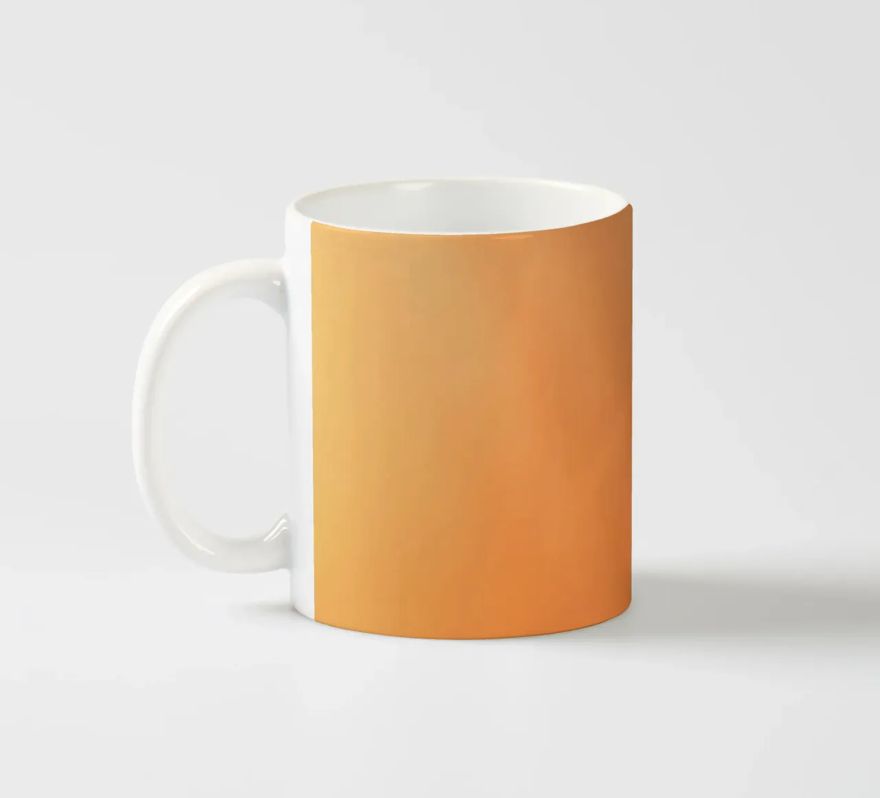Colori unici e morbidi e sottili raggi di luce per la tranquillità tazza in ceramica da DesignDoodle