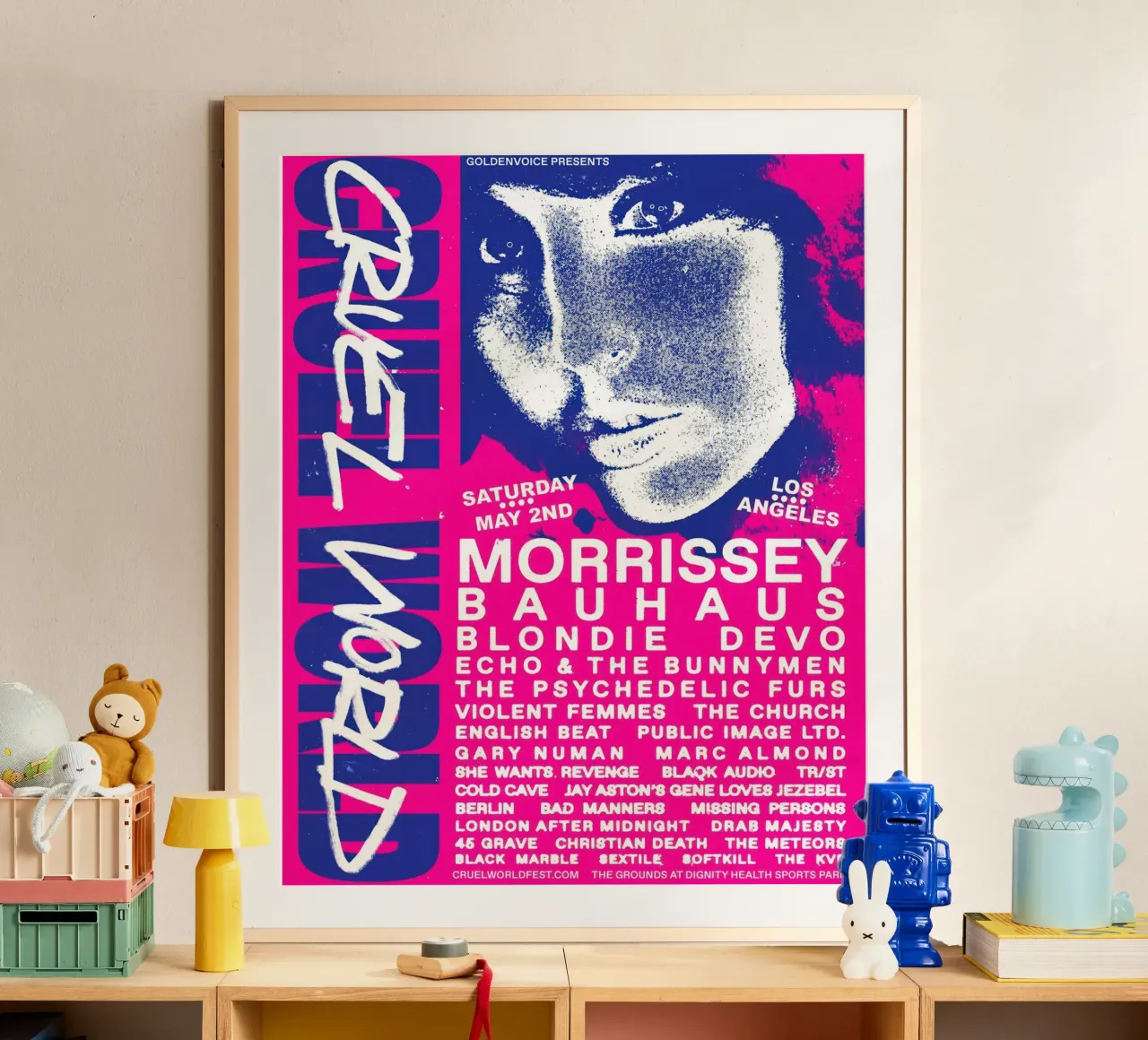 Festival del mondo crudele poster con telaio in plastica da Band Merch