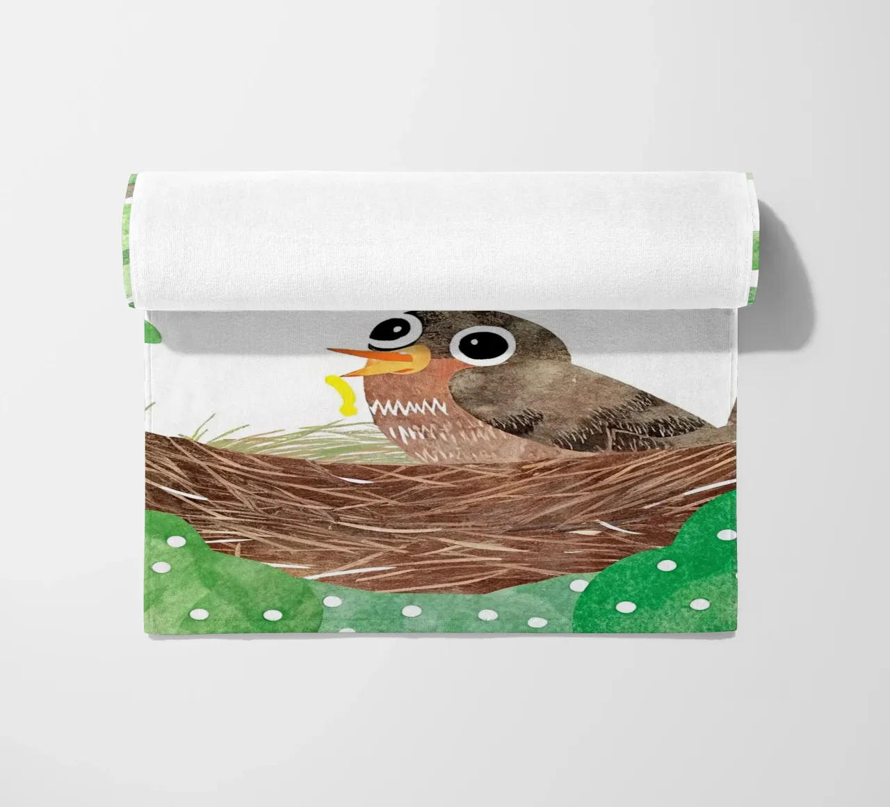 Vogelmutter in ihrem Nest Strandtuch von BABY ART PRINTS