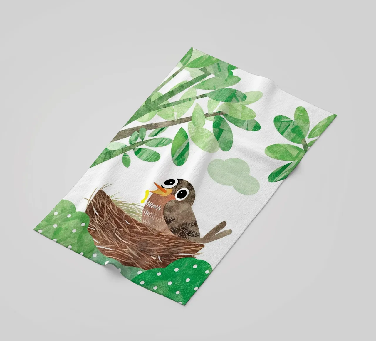 Vogelmutter in ihrem Nest Strandtuch von BABY ART PRINTS