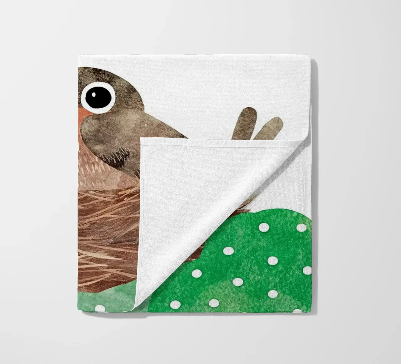 Vogelmutter in ihrem Nest Strandtuch von BABY ART PRINTS