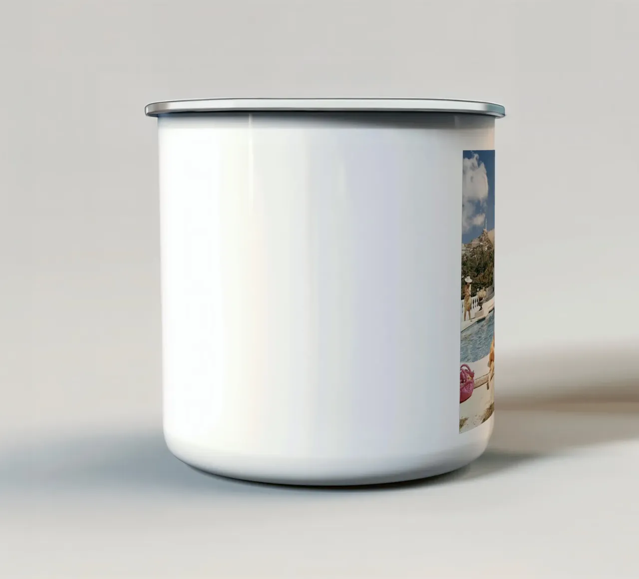 Due giovani donne nel 1972 tazza in smalto da Popo Photograph