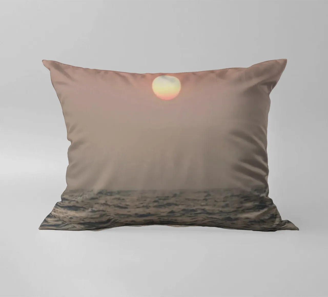 Pink Beach Sunset Kissen von Victoria Frost