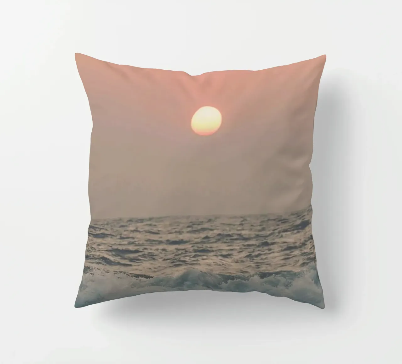 Pink Beach Sunset Kissen von Victoria Frost