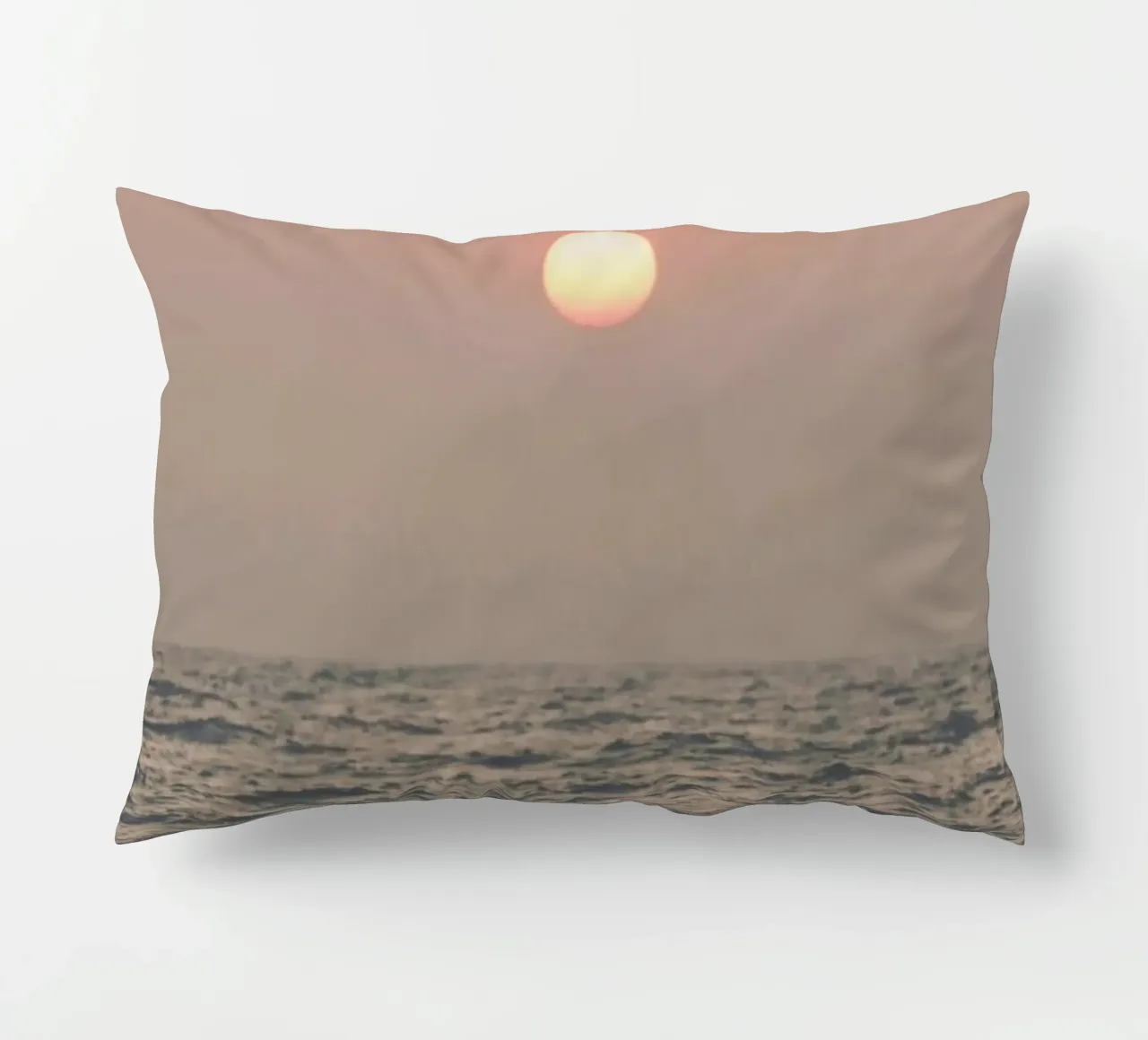 Pink Beach Sunset Kissen von Victoria Frost