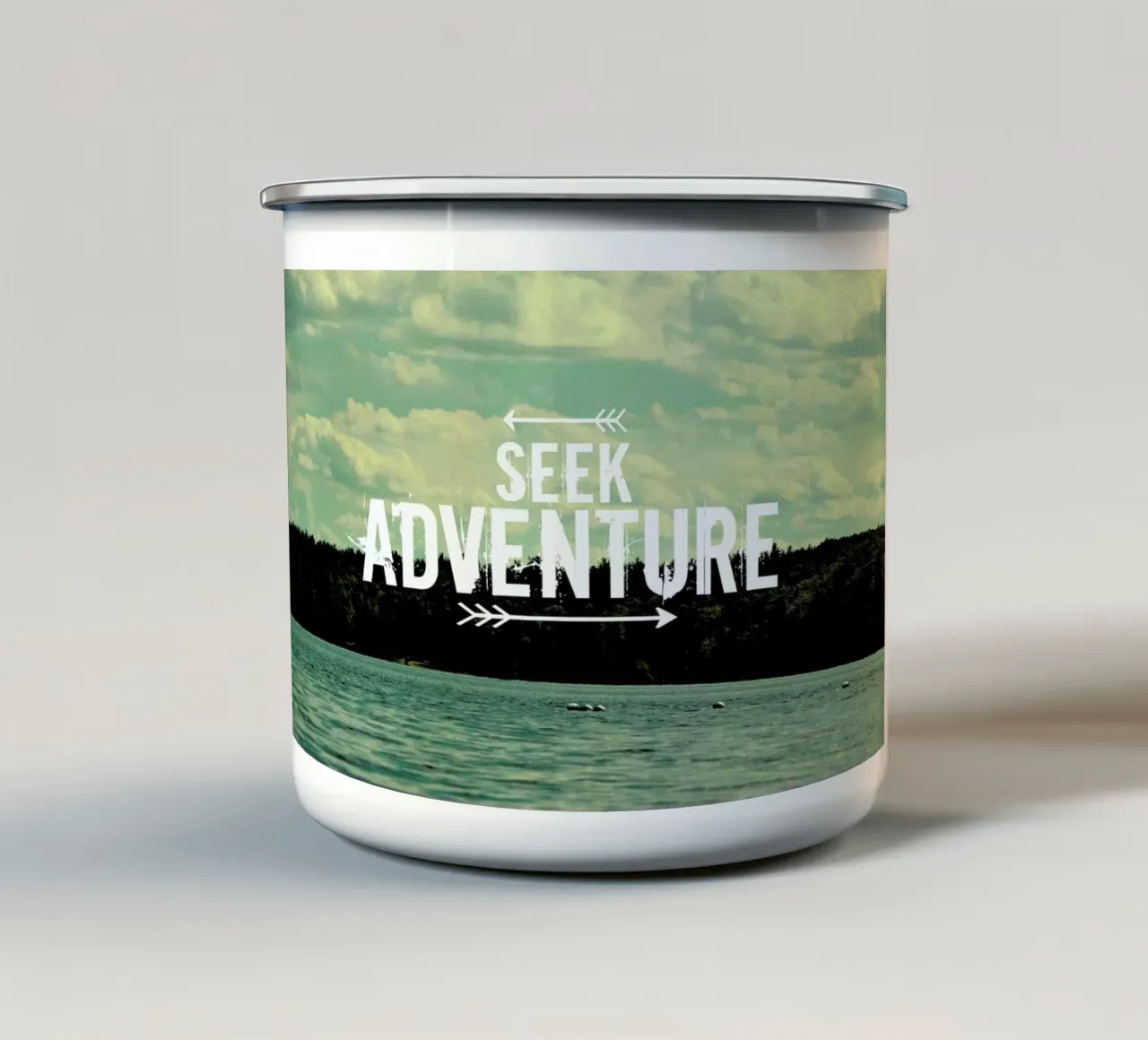 Seek Adventure tazza in smalto da Vintage Skies