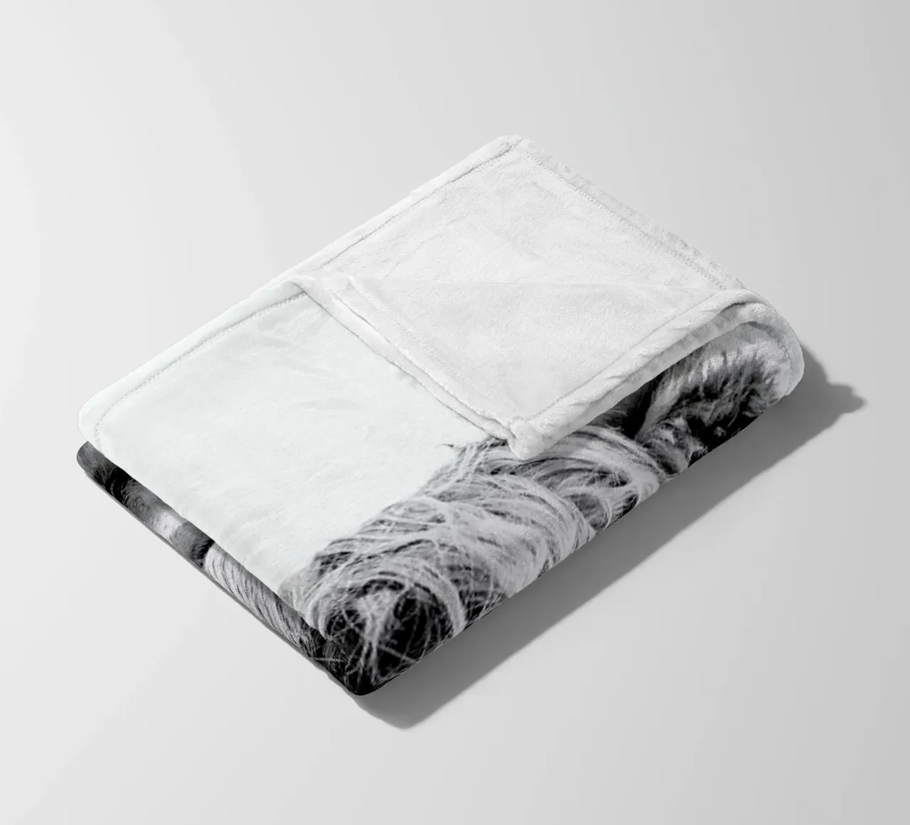 Beneath Raised Brows coperta in pile da Natural Kingdom