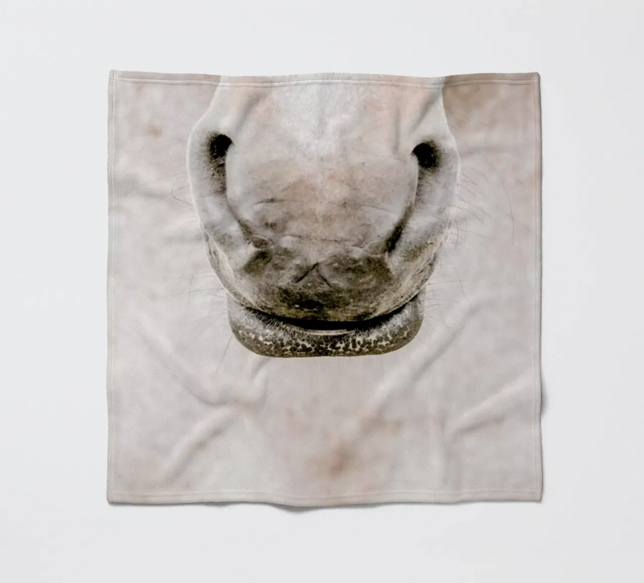 On The Nose coperta in pile da Victoria Frost