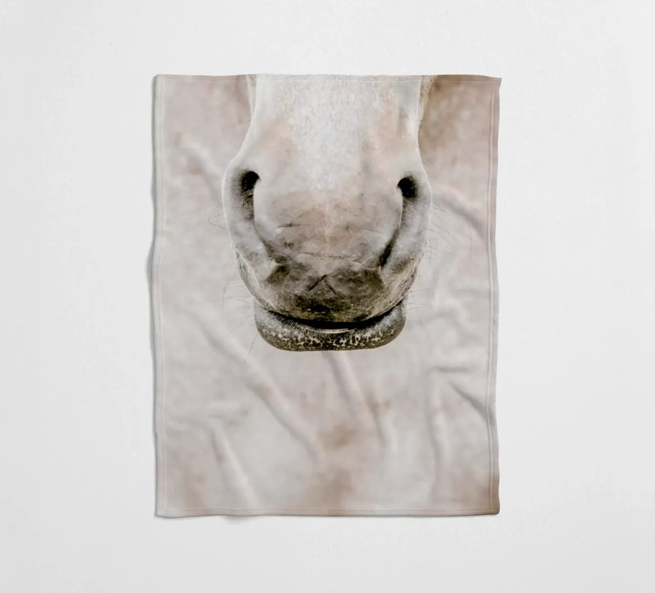 On The Nose coperta in pile da Victoria Frost