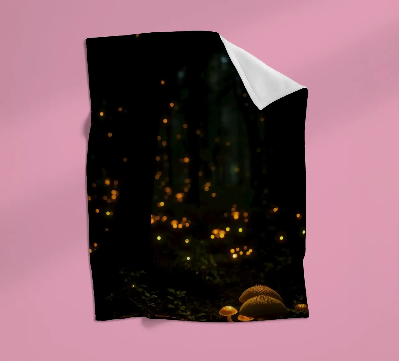 Foresta magica con luci e funghi incandescenti coperta in pile da DesignDoodle