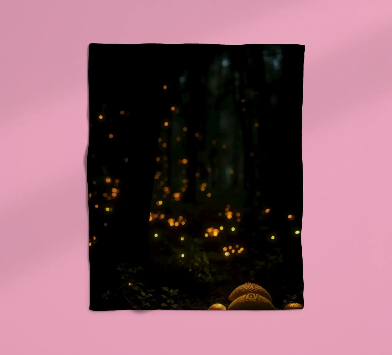 Foresta magica con luci e funghi incandescenti coperta in pile da DesignDoodle