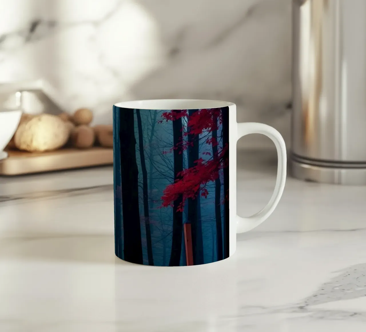 Vibrante foresta autunnale con fogliame rosso e atmosfera nebbiosa tazza in ceramica da DesignDoodle