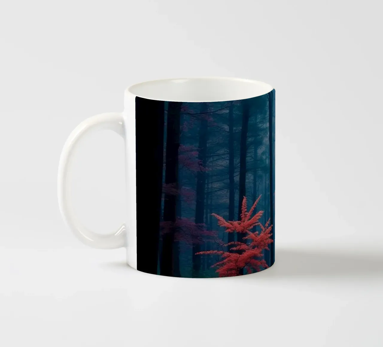 Vibrante foresta autunnale con fogliame rosso e atmosfera nebbiosa tazza in ceramica da DesignDoodle