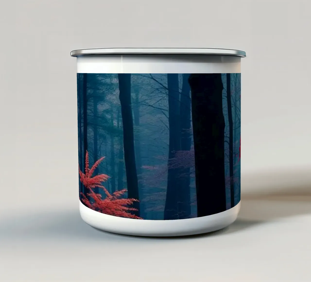 Vibrante foresta autunnale con fogliame rosso e atmosfera nebbiosa tazza in smalto da DesignDoodle